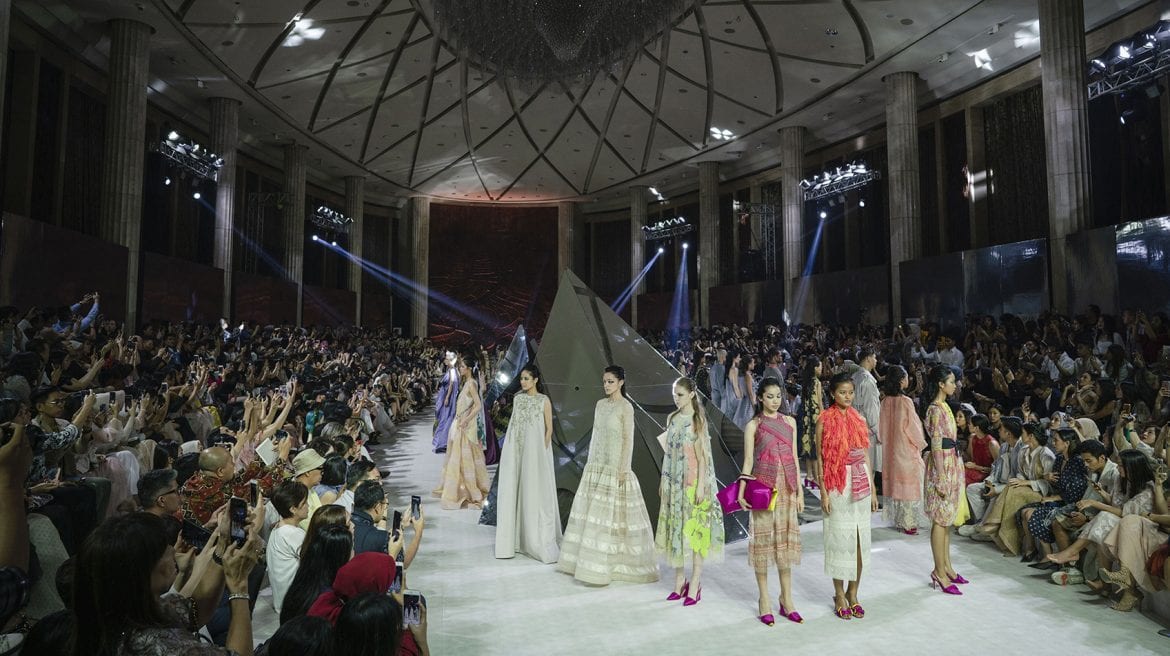 Tujuh Fashion Show Terbaik Desainer Indonesia 2019 Luxina.ID